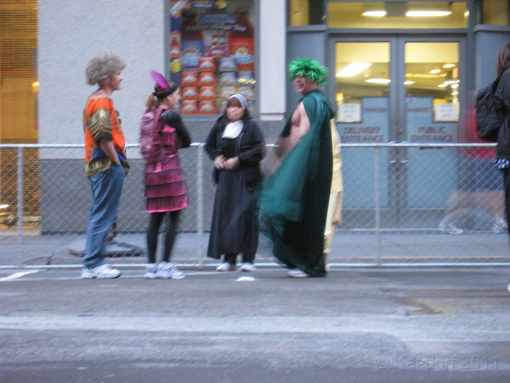 2011 Bay to Breakers Sunday 0045.JPG - I was able to participate in the 2011, 100th anniversary of the San Francisco Bay to Breakers 12K race. A great weekend for sight seeing and racing.